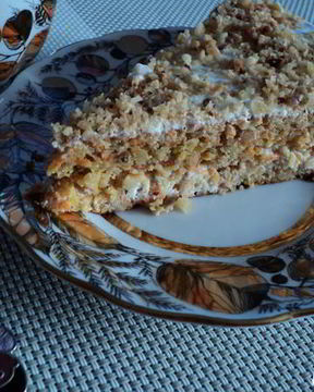 Морковно-ореховое пирожное со сметанным кремом