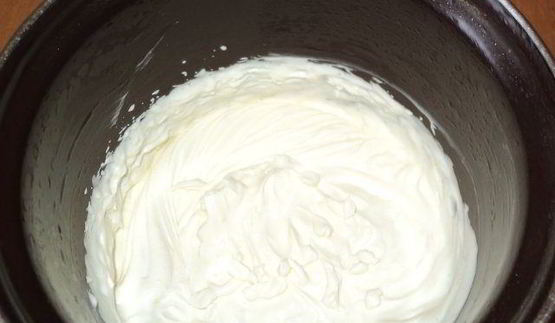 пирожное малина на снегу