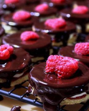 Пирожное Petits g teaux