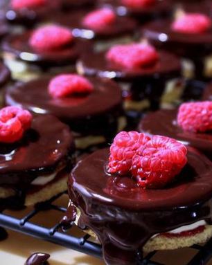 Пирожное Petits g teaux