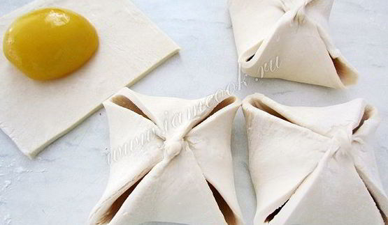 пирожные из слоеного теста с персиками