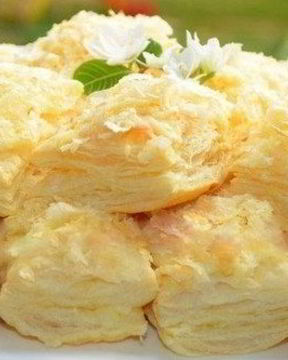 Пирожные из слоеного теста с ванильным кремом