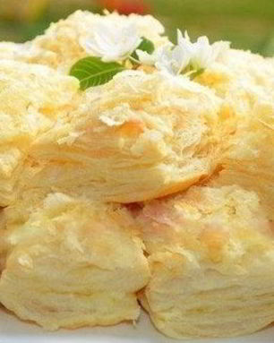 Пирожные из слоеного теста с ванильным кремом