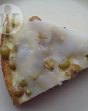 Пирожные с начинкой из суфле и ягодами