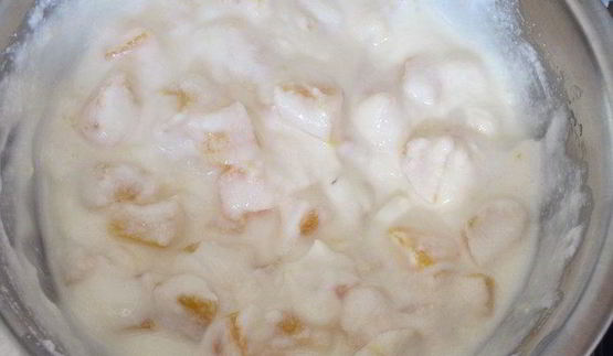 шоколадное пирожное с творожно-персиковым муссом