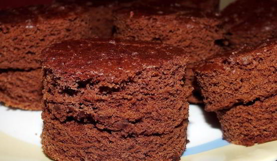 шоколадные пирожные со сливочно-ванильным кремом