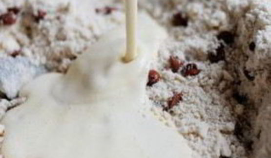 сладкое пирожное с корицей