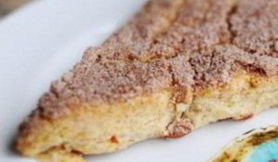 сладкое пирожное с корицей