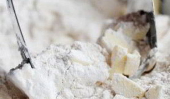 сладкое пирожное с корицей