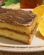 Сметанное пирожное с вареной сгущенкой