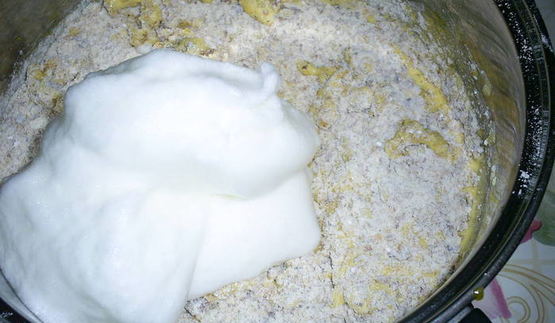 трижды миндальное пирожное