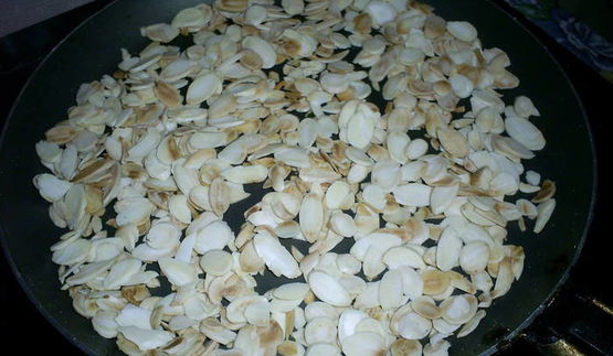 трижды миндальное пирожное