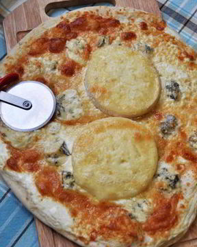 Белая пицца Три сыра