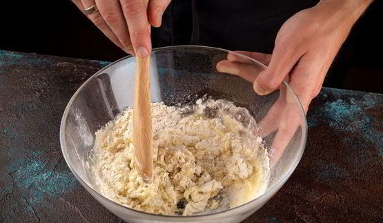 домашняя пицца с моцареллой и креветками