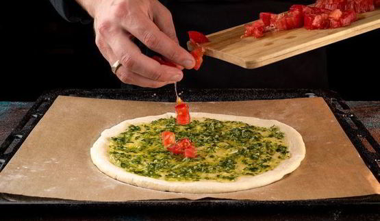 домашняя пицца с моцареллой и креветками