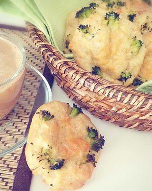 Мини-пиццы на заварном тесте с пармезаном и брокколи