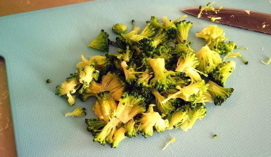 мини-пиццы на заварном тесте с пармезаном и брокколи