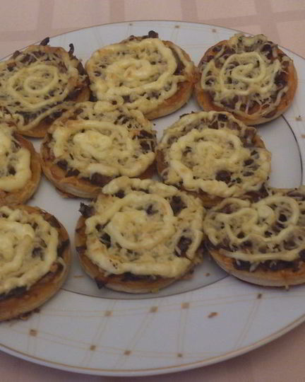 Рецепт мини-пицц с грибами