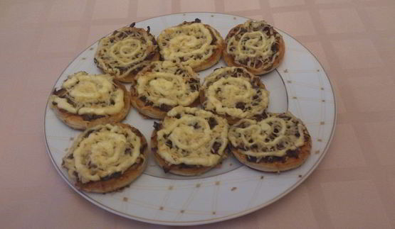 мини-пиццы с грибами