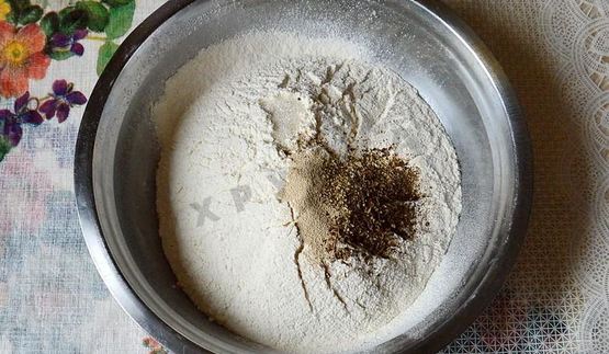 мясная пицца с мясом и грибами