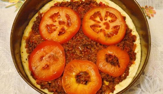 мясная пицца с мясом и грибами