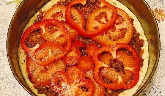 мясная пицца с мясом и грибами