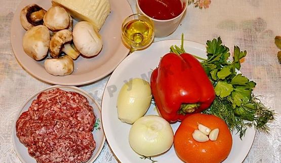 мясная пицца с мясом и грибами