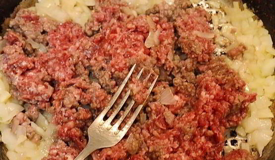 мясная пицца с мясом и грибами