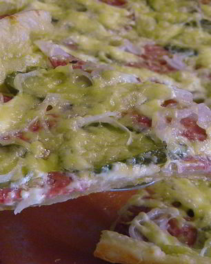 Пицца из слоеного дрожжевого теста