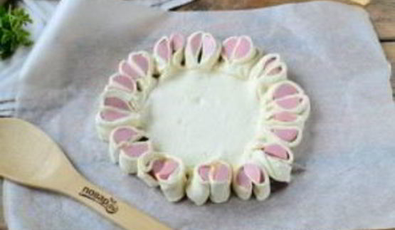 пицца из сосисок в тесте