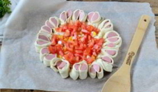 пицца из сосисок в тесте