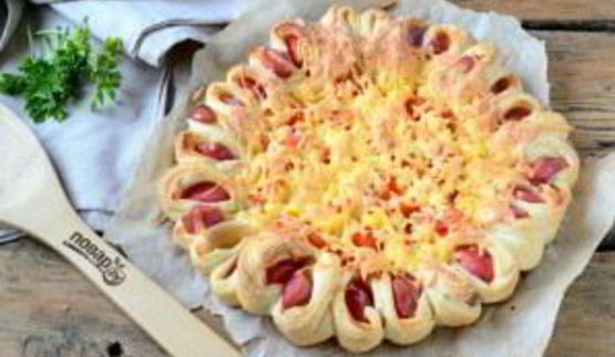 пицца из сосисок в тесте