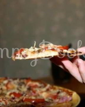 Пицца на тонкой основе