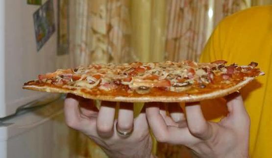 пицца на тонкой основе