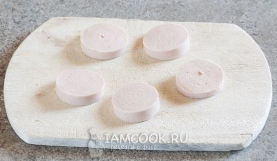 пицца с картошкой и колбасой