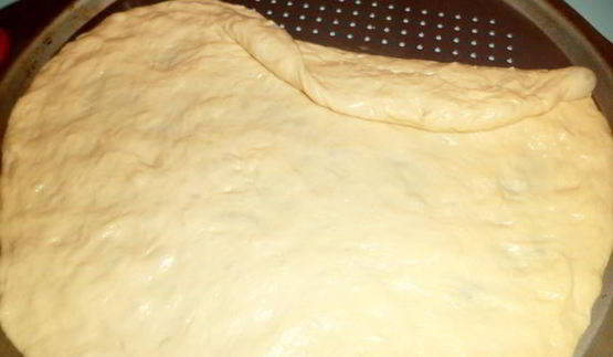 пицца с колбасой и оливками