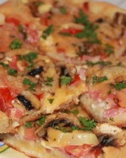 Рецепт пиццы с колбасой и шампиньонами