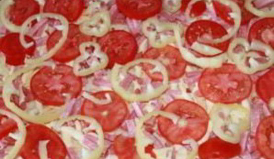 пицца с колбасой и шампиньонами