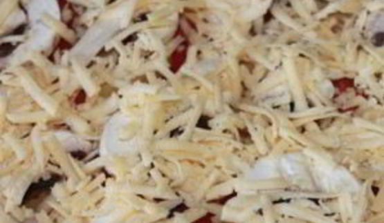 пицца с колбасой и шампиньонами