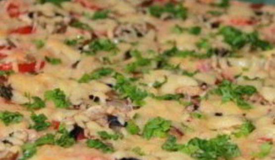 пицца с колбасой и шампиньонами