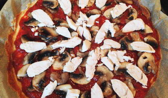 пицца с курицей и грибами