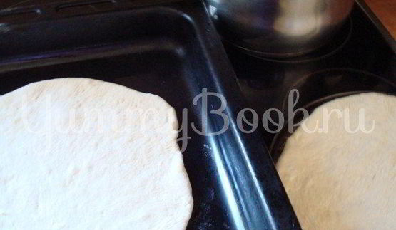 пицца с овощами и сыровяленым мясом