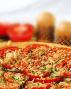 Пицца с помидорами