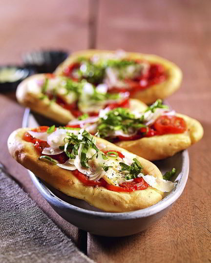 Рецепт пиццы с томатами и козьим сыром