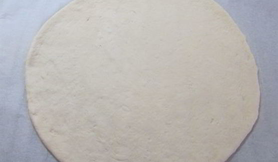 пицца с томатами и сервелатом