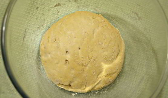 пицца с цветками цукини и лесными грибами