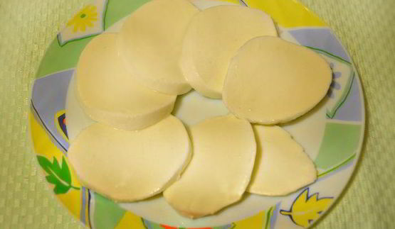 пицца с цветками цукини и лесными грибами