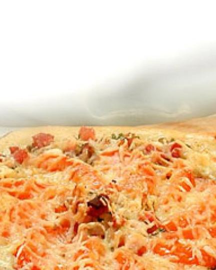 Рецепт пиццы с ветчиной и помидорами