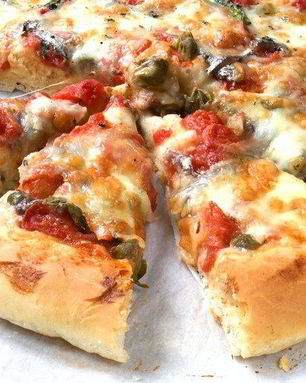 Пицца с ветчиной и шампиньонами