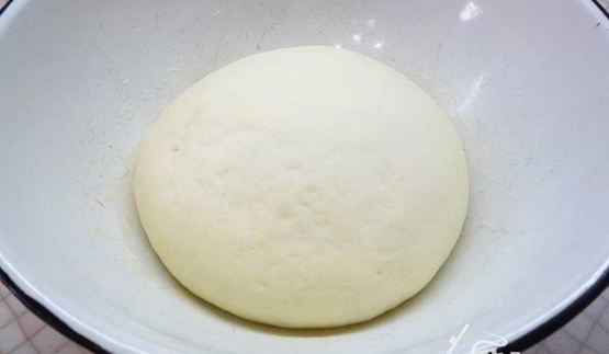 пицца с ветчиной, инжиром и козьим сыром